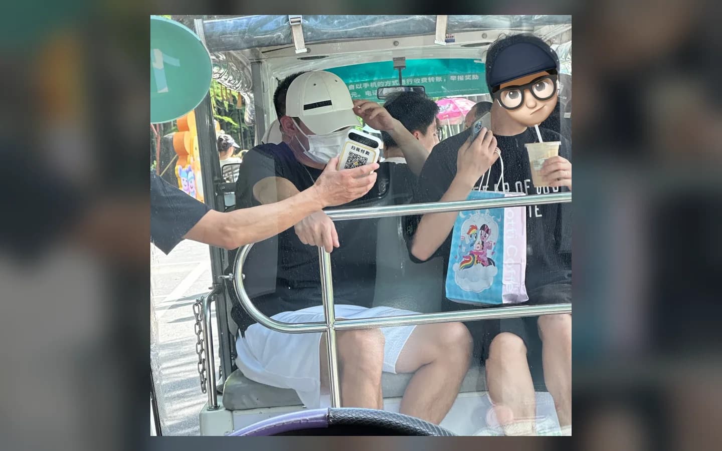 张继科在临安青山湖附近的公开活动现场