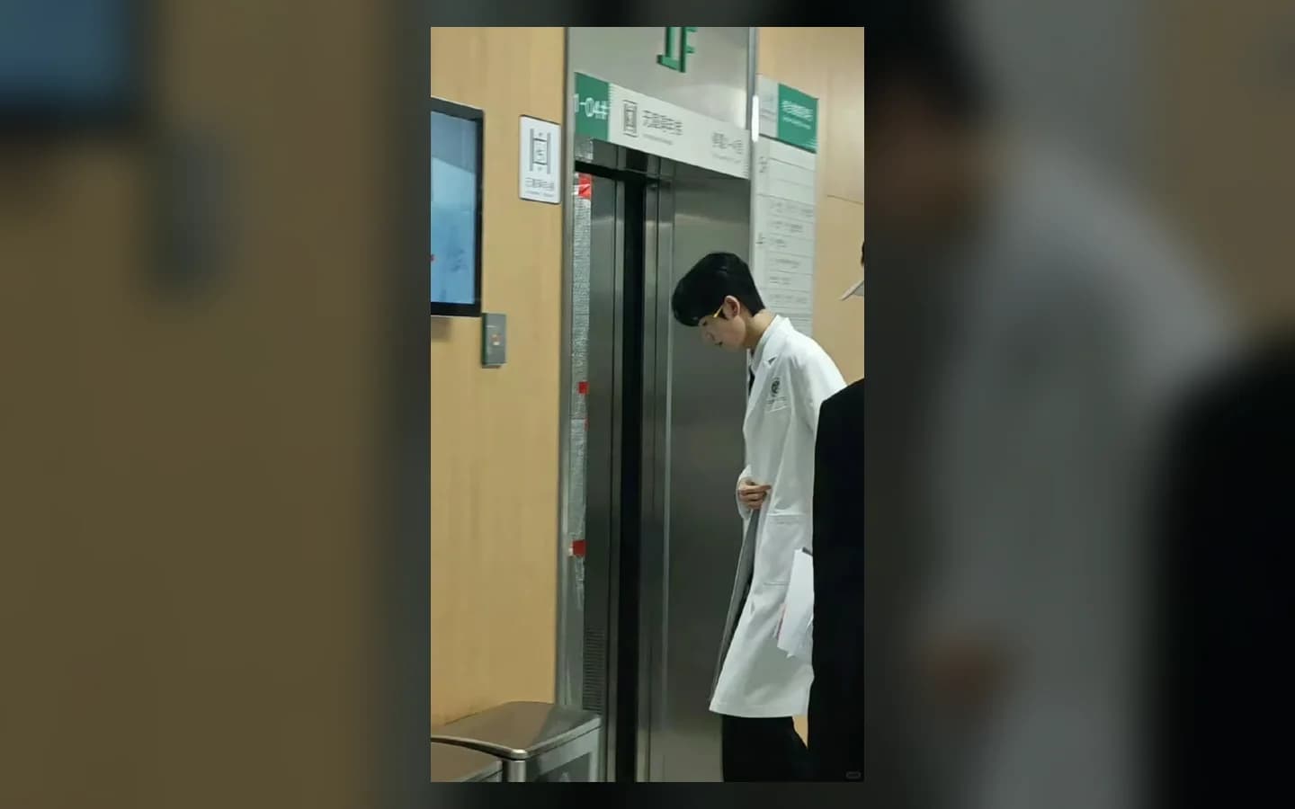 张凌赫和徐若晗主演剧集在临安人民医院拍摄现场